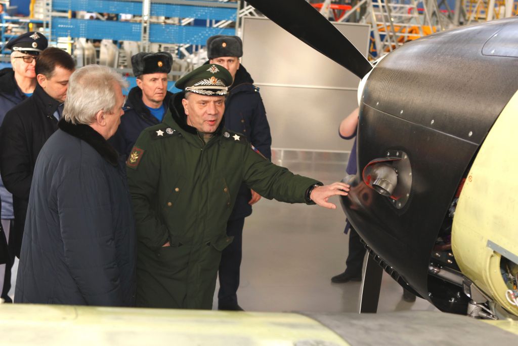 Контракт на поставку новых Як-152 подпишет с авиазаводом в Иркутске Минобороны РФ