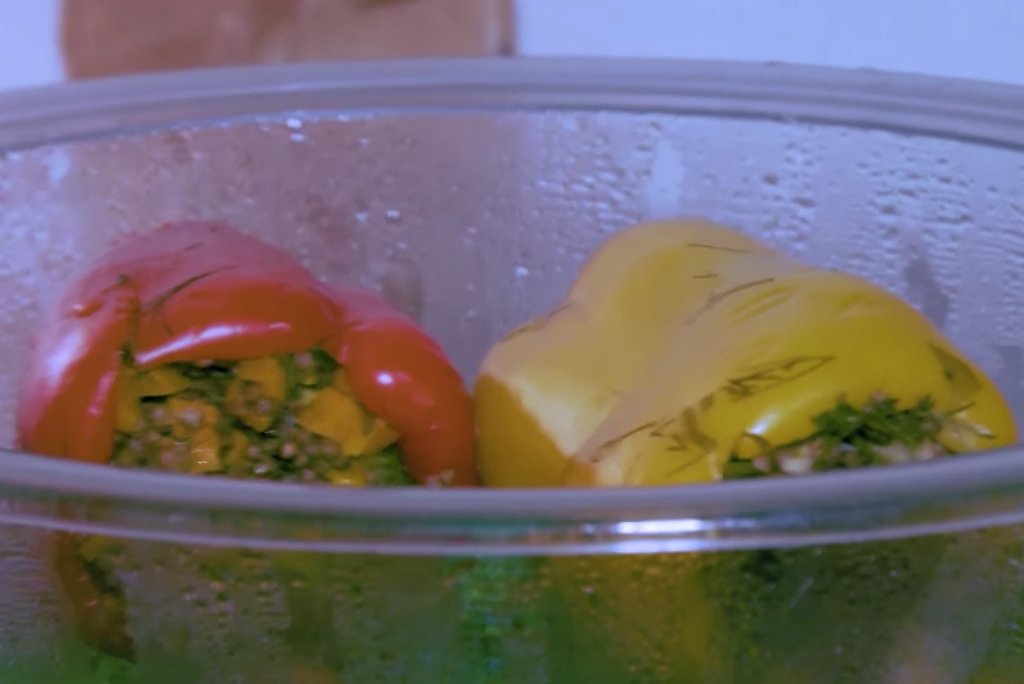Рецепт выходного дня от Аниты Цой: фаршированные зеленой гречкой перцы