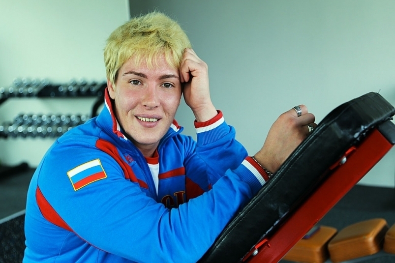 Не на ту напали: силачка Оксана Кошелева проучила автохама на парковке ТЦ в Иркутске