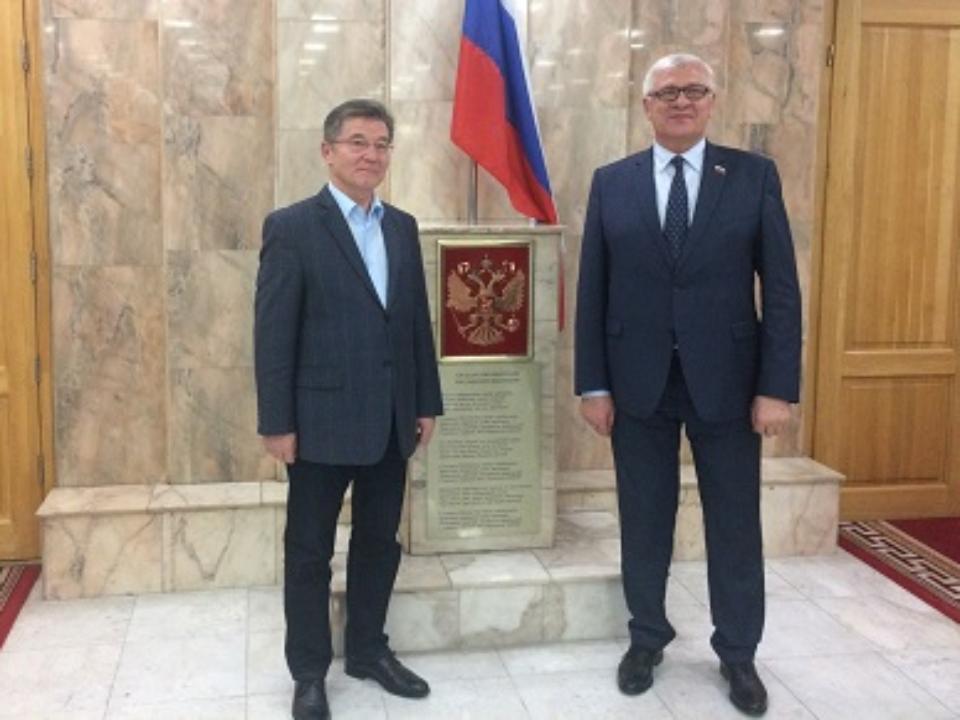 Иркутские парламентарии встретились с Чрезвычайным и полномочным послом России в Монголии