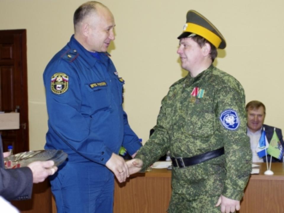 В Иркутской области медалями МЧС наградили пожарных-добровольцев, спасших посёлок Горячий Ключ