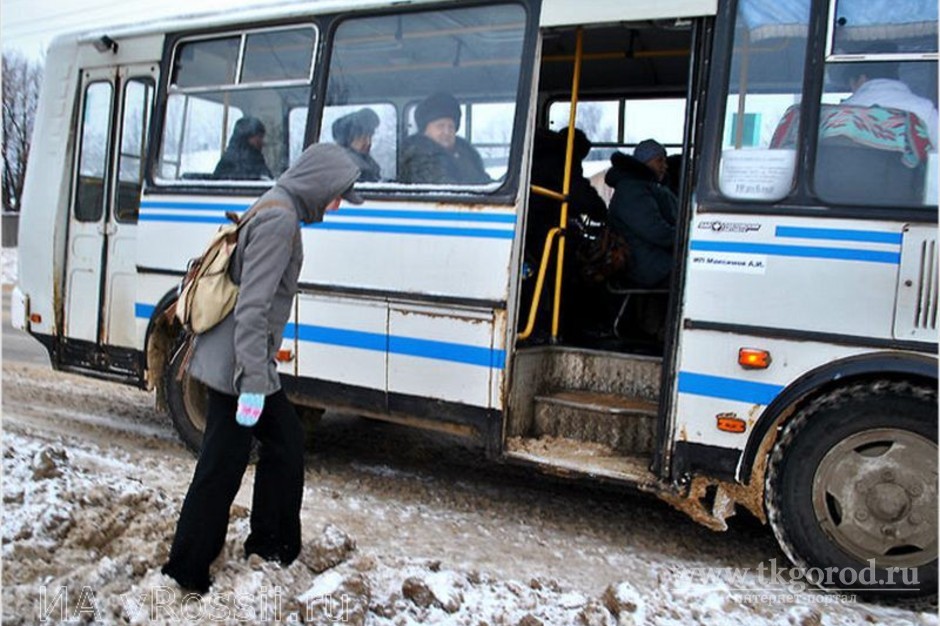 В Ангарске посреди бела дня у автобуса неизвестные пробили все четыре колеса