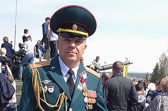 Подполковнику, погибшему в Сирии, открыли памятную доску в Шелеховском районе