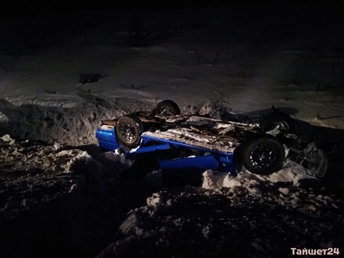 В Тайшетском районе автомобиль слетел с федеральной трассы, один человек погиб