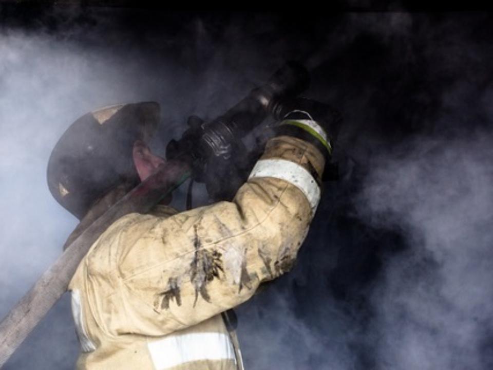 В Ангарске из горящего общежития спасли трех человек