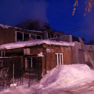 Двухэтажное здание горело в центре Иркутска