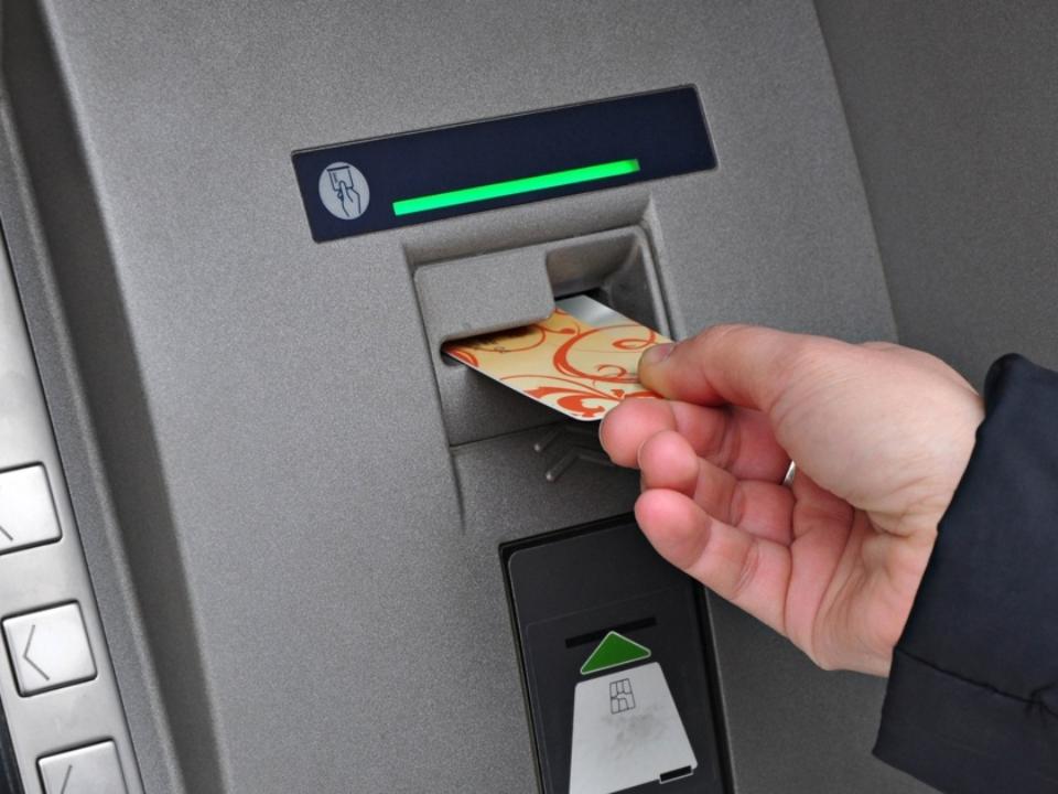"Щедрый" банкомат в Нижнеудинске выдал сверх запросов более 100 тысяч рублей