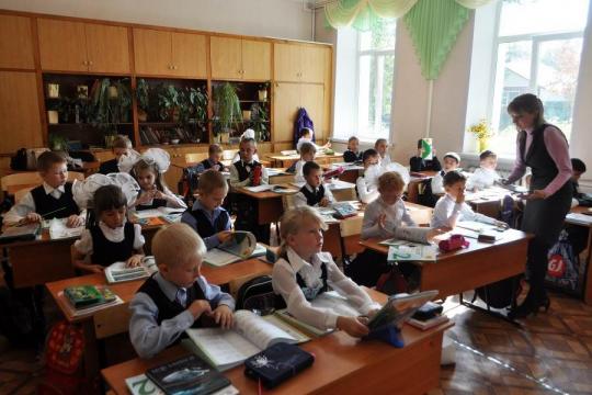 В школах Иркутского района дети занимаются в коридорах из-за нехватки места