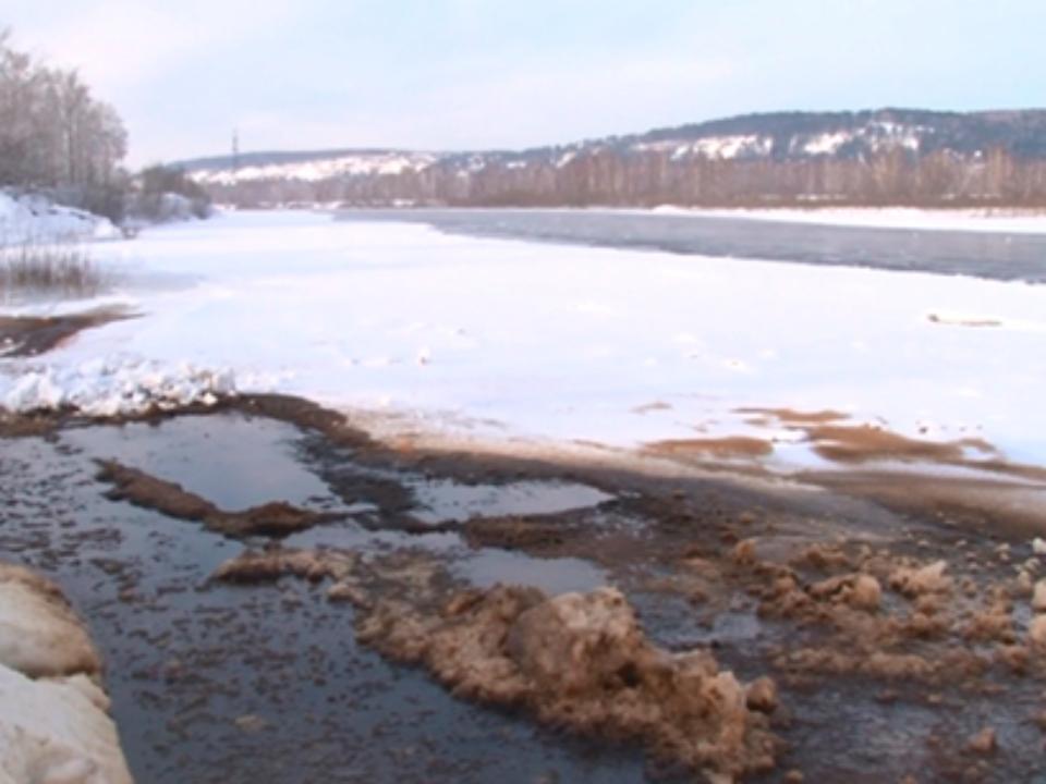 Утечки нефтепродуктов в прибрежной зоне Ангары в Иркутске не обнаружено