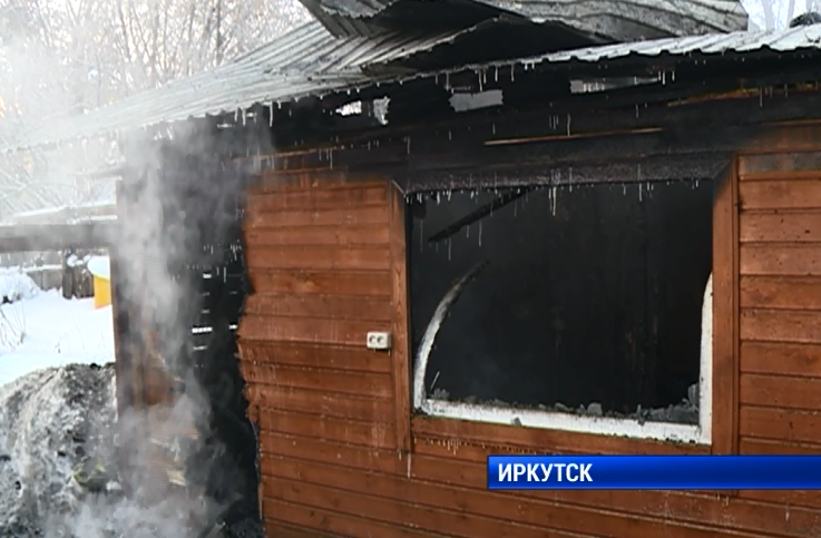 Дом и надворные постройки сгорели в Свердловском районе Иркутска