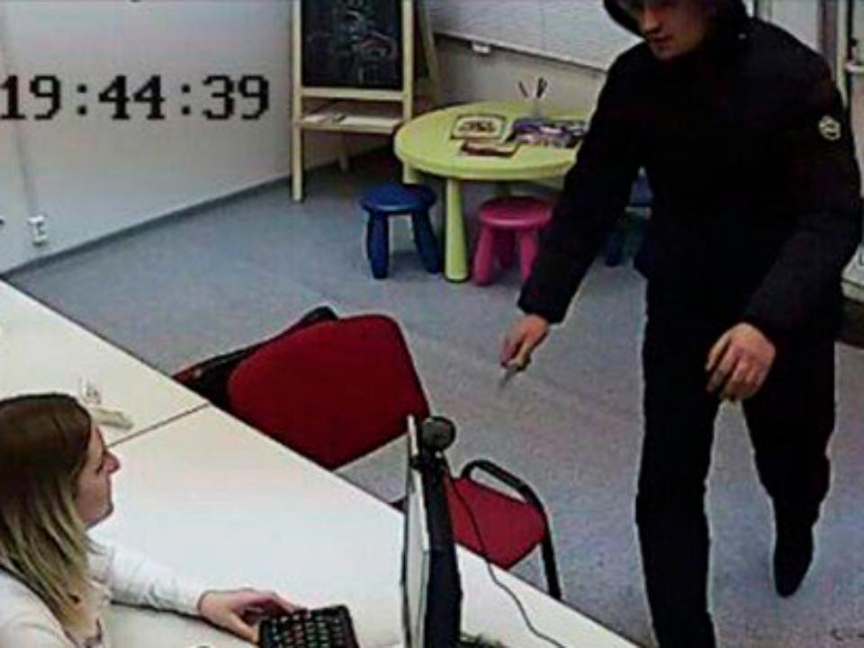 В Иркутске грабитель, вооружённый ножом, напал на офис микрозаймов в Ново-Ленино