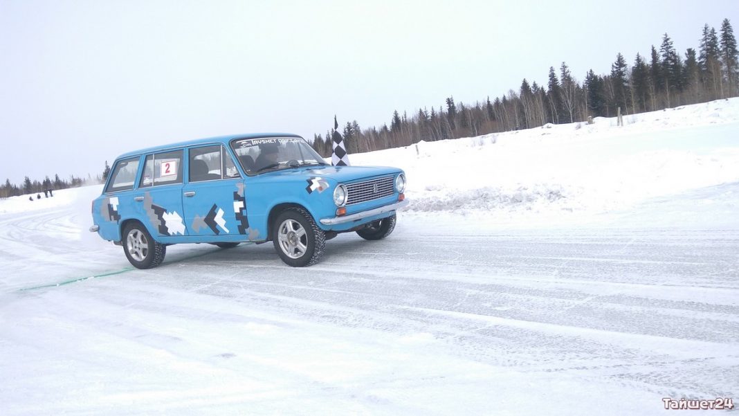 На льду Тайшетского водохранилища прошли сумасшедшие автогонки (фото и видео)