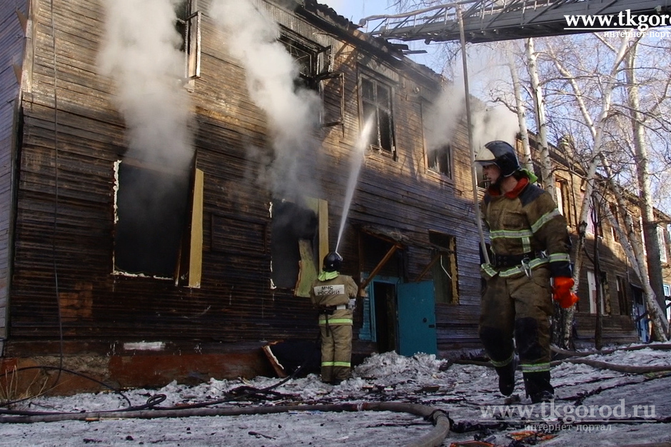 В Братске загорелся ещё один расселённый аварийный дом