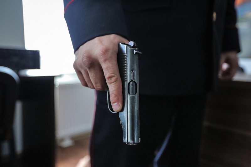 Житель Братска пытался пронести пистолет в здание суда