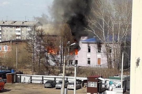 Здание бывшего Ленинского суда сгорело в Иркутске-II. Видео