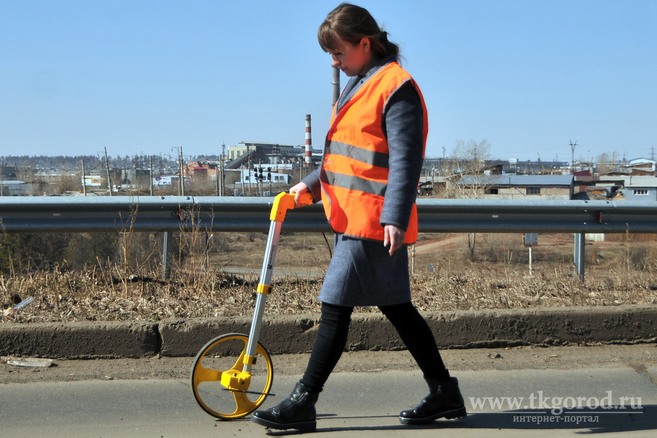 В Братске обследовали городские дороги и приготовились составить план ремонта