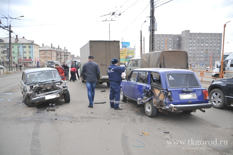 В Братске произошла авария с участием четырех машин