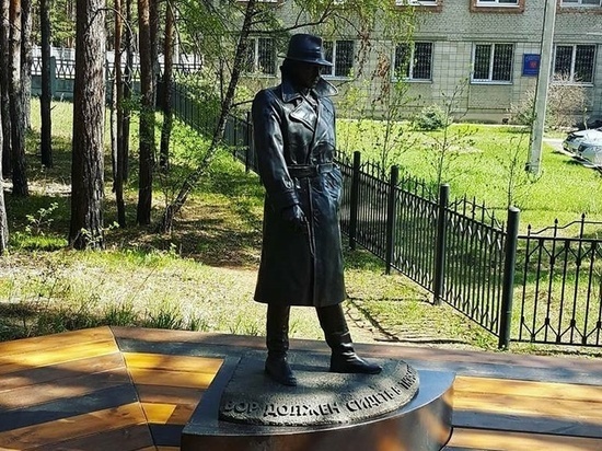 В Ангарске установили памятник Глебу Жеглову и увековечили надпись «Вор должен сидеть в тюрьме». Не помешало бы и в Тайшете