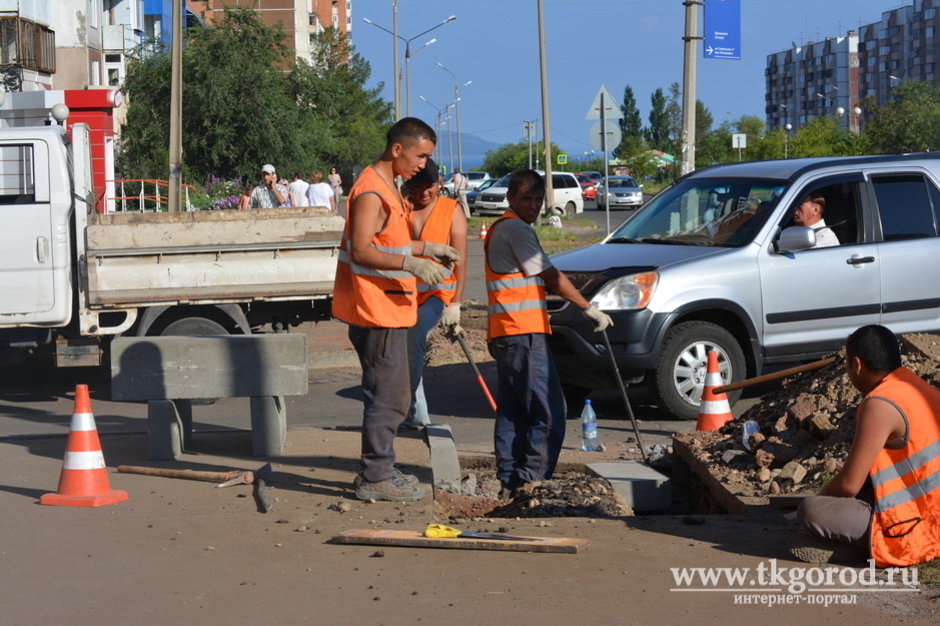 Нынешним летом в Братске продолжат ремонтировать тротуары и обустраивать пандусы
