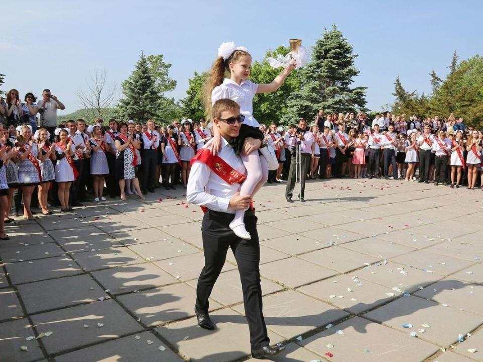В иркутских школах проходят последние звонки