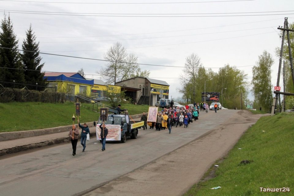 Православные верующие прошли крестным ходом по улицам Тайшета. Фото и видео