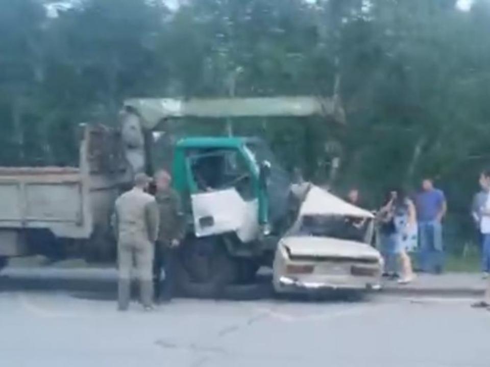 «Жигули» попали под грузовик на повороте в поселок Маркова под Иркутском