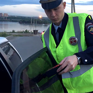 Проверки машин на запрещенную тонировку идут в Иркутске