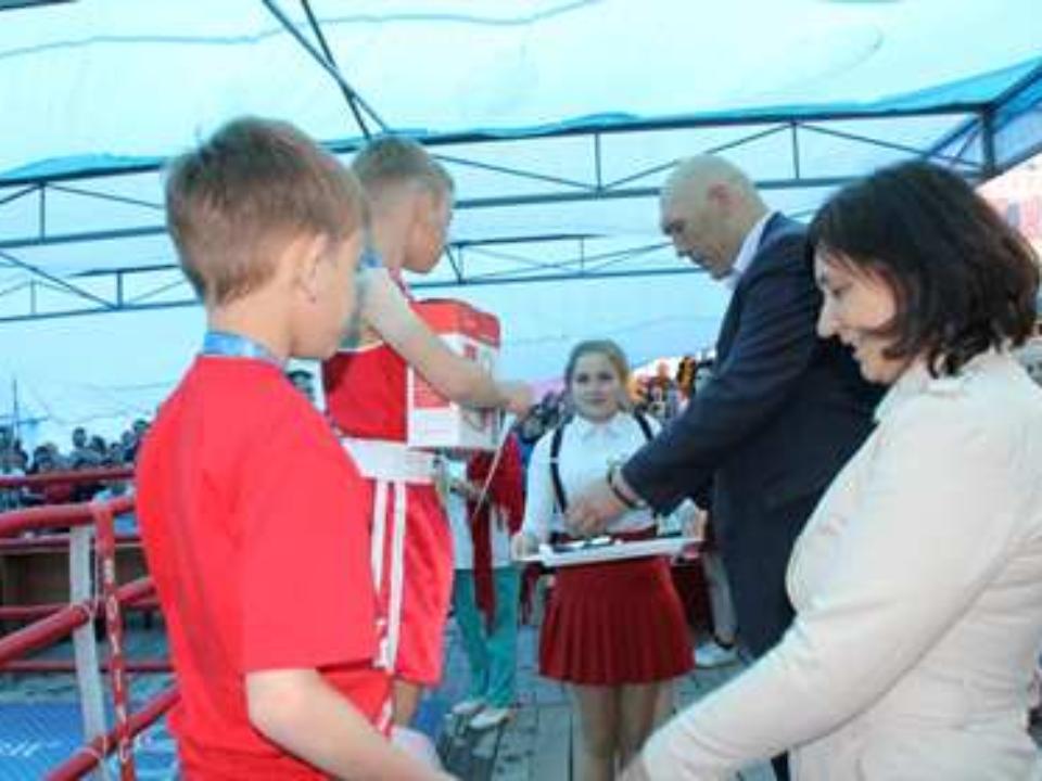 Николай Валуев поприветствовал юных боксеров на областном чемпионате в Тайшетском районе