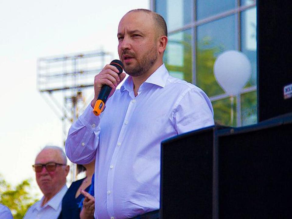 В Иркутске журналисты федерального телеканала собирают компромат на депутата Госдумы