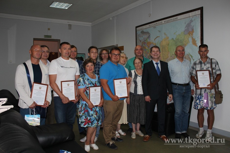 Министр здравоохранения Иркутской области вручил благодарности почетным донорам за активное участие в безвозмездном донорском движении