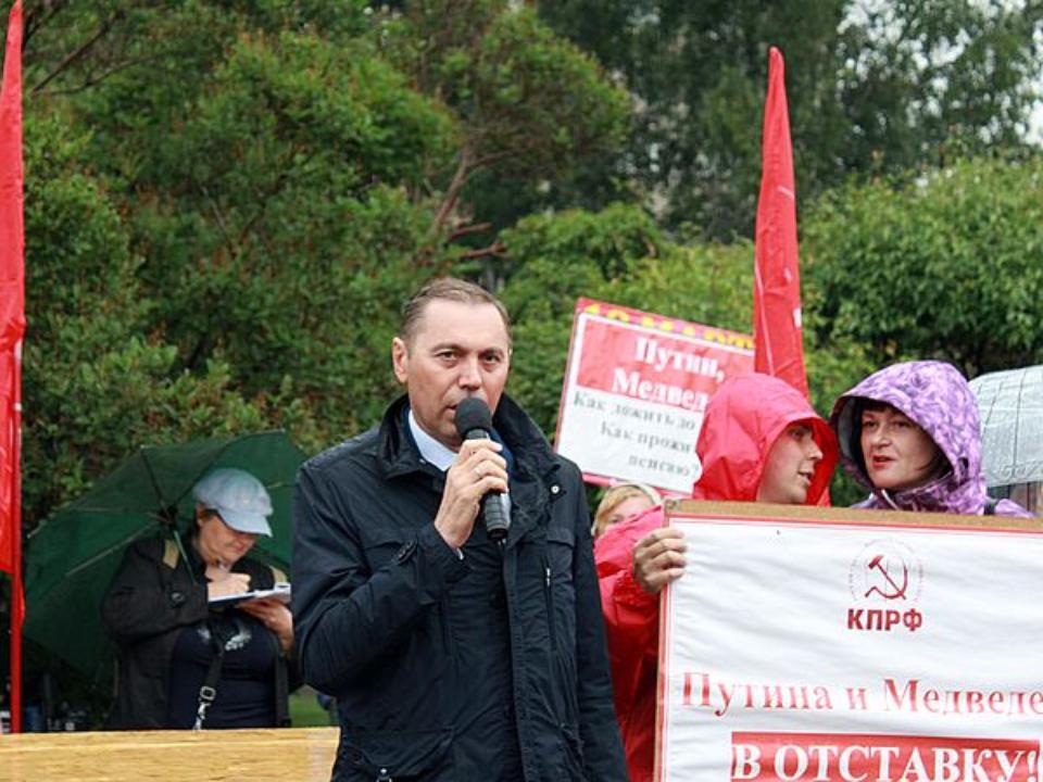 Порядка 500 человек в Иркутске вышли в пятницу митинговать против правительства