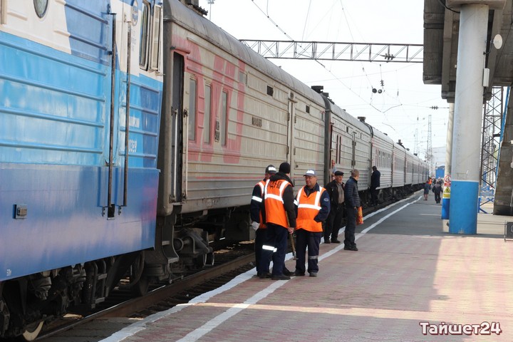 Семь пассажирских поездов изменят своё расписание на ВСЖД с 16 августа