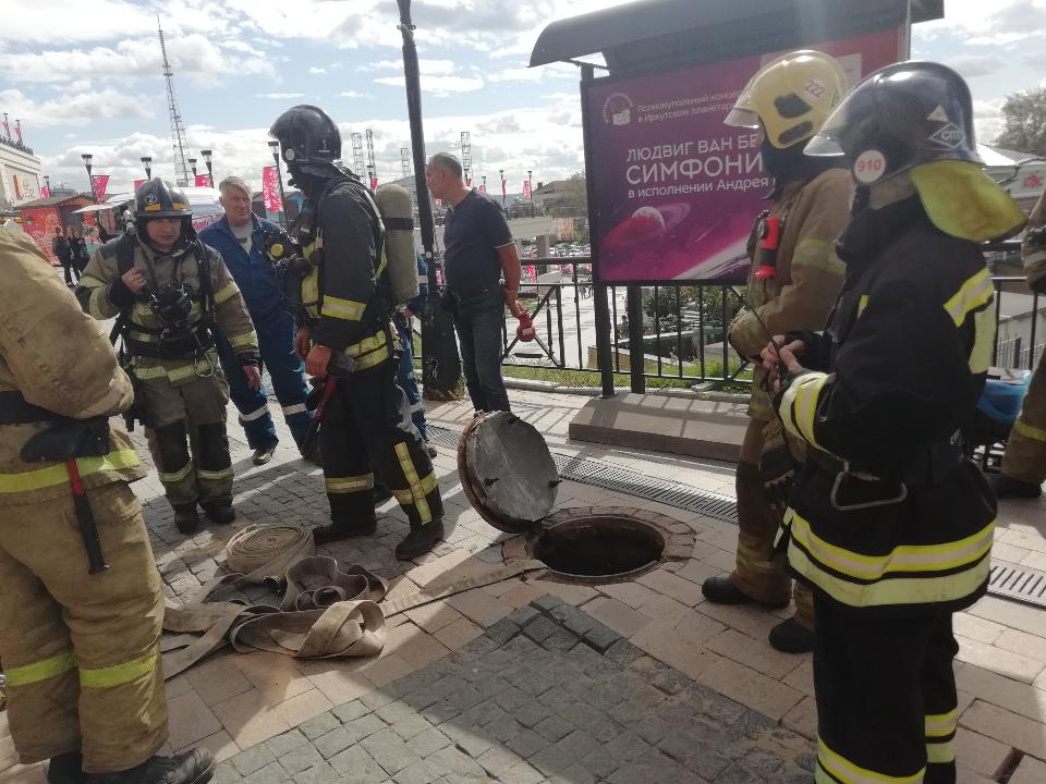 Сотрудники МЧС ликвидировали подземный пожар в историческом квартале Иркутска