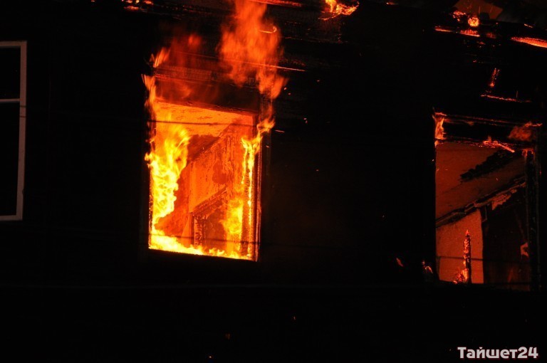 В ночь на 15 октября в Тайшете горел частный дом