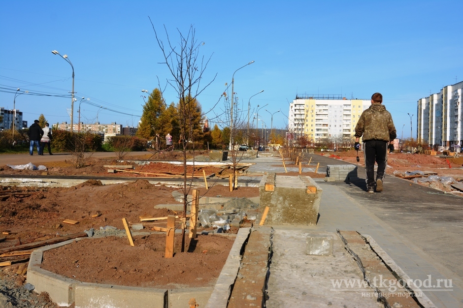 Благоустройство на площади возле ТКЦ «Братск-АРТ» проводит подрядчик, не достроивший дома для переселенцев из аварийного жилья