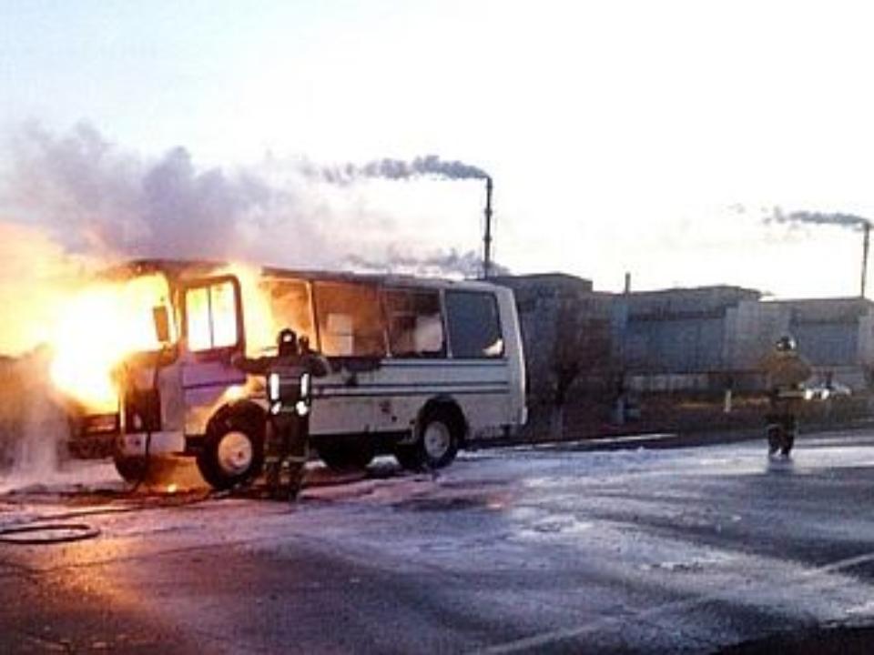 В субботу утром в Братске загорелся автобус с пассажирами