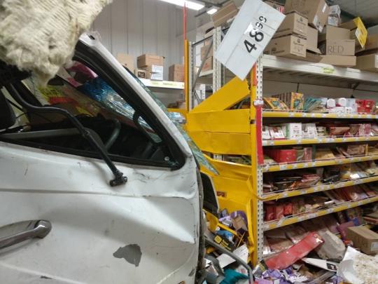 В Иркутске в торговом зале «Абсолюта» грузовик сбил девушку