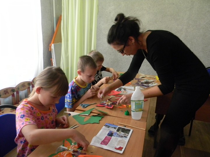 Детей-сиротам в Тайшете научили делать подарки своими руками