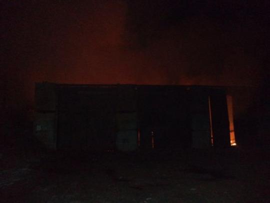 Огонь уничтожил 10 машин на ферме в Балаганском районе