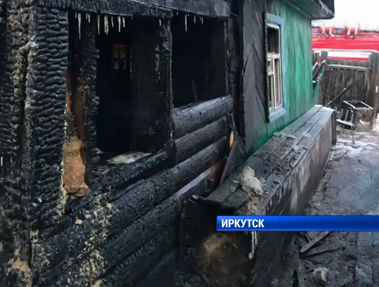 4 жителей частных домов поселка Кирова эвакуировали сотрудники МЧС, занимавшиеся ликвидацией пожара жилого одноэтажного дома и гаража