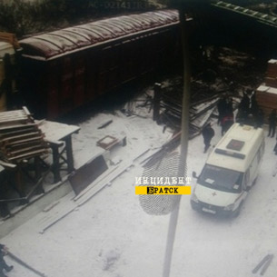 Восемь вагонов сошли с рельсов на территории частного предприятия в Братске