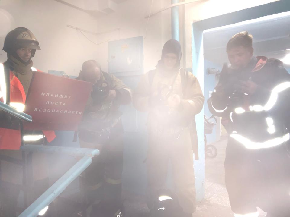 Электрический обогреватель привел к пожару и эвакуации всех жильцов пятиэтажного дома в Братске