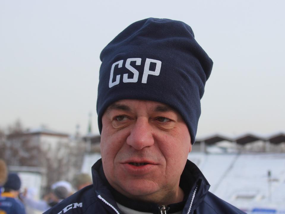 Морозный хоккей в Иркутске: "Центр развития спорта" в областном турнире "Плетеный мяч" выиграл у шелеховского "ФСК"