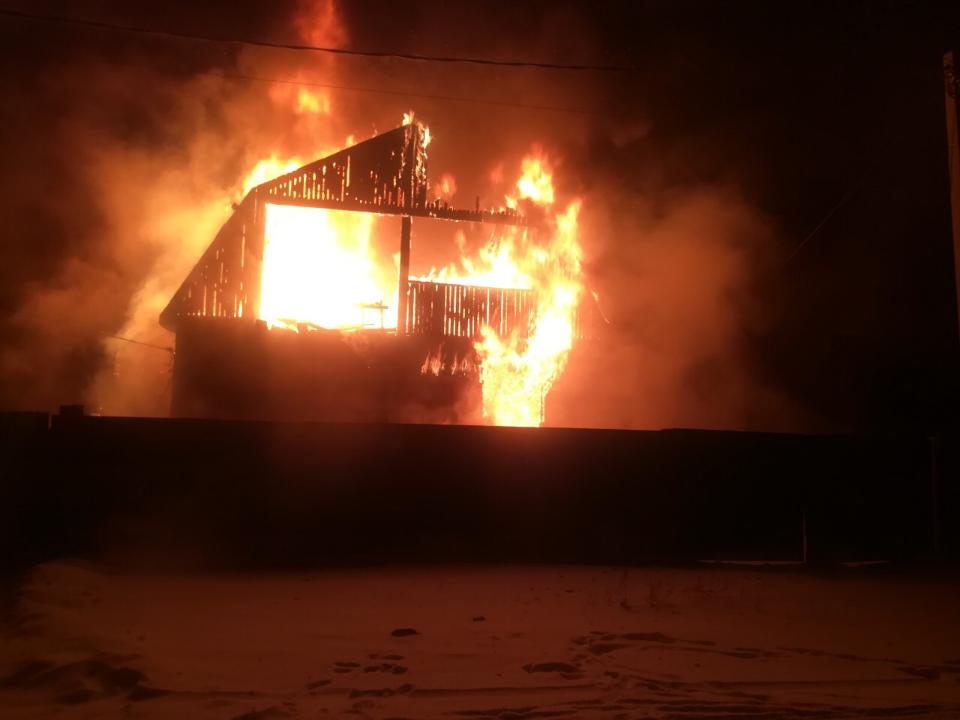 Ночные пожары в Иркутской области унесли жизни мужчины и четырехлетнего ребенка