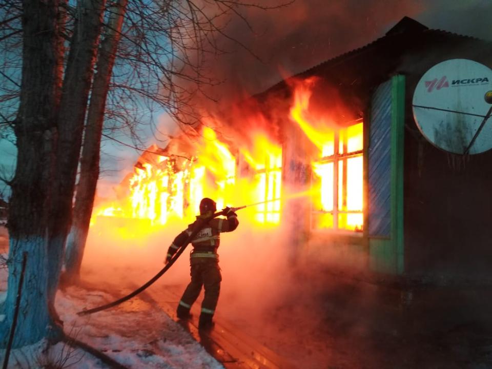 Установлена причина пожара, уничтожившего школу в поселке Зулумай Зиминского района
