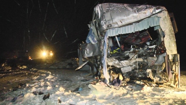 Три человека погибли и 19 пострадали в страшной аварии в Красноярском крае