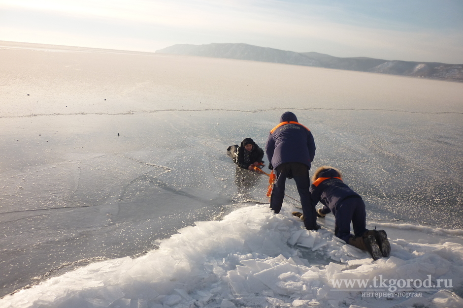 Патруль ГИМС на Байкале предотвратил гибель 32-летнего иркутянина
