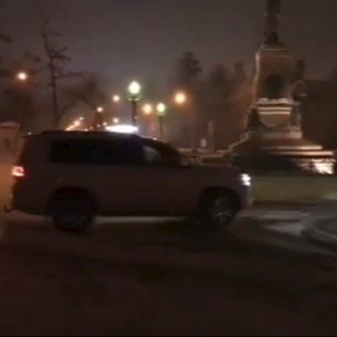 Вину за дрифт у памятника Александру III взял на себя 65-летний иркутянин