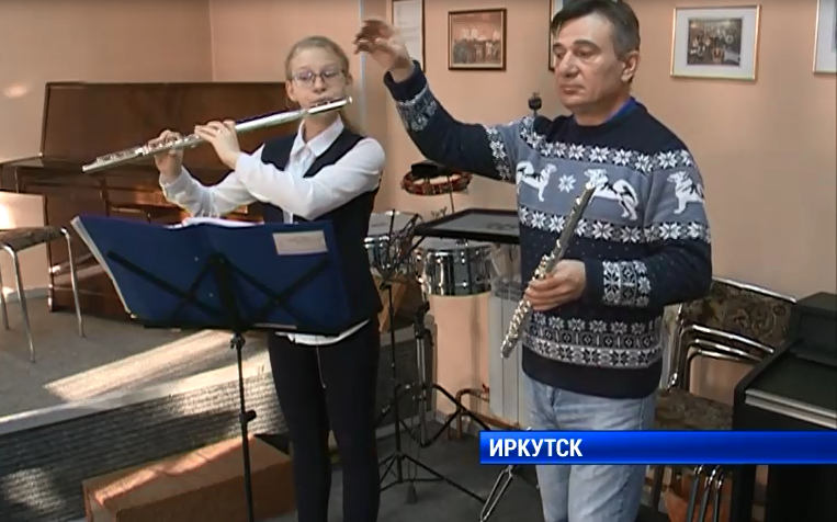 Известный пианист Денис Мацуев подарил юной иркутянке серебряную флейту