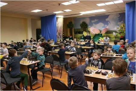 Около 150 ребят приняли участие в традиционном шахматном турнире в Октябрьском округе
